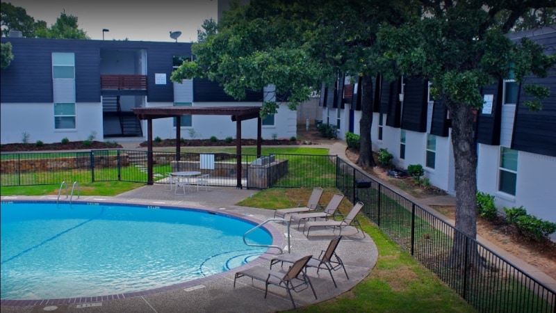 Building Photo - 531 Bedford Rd