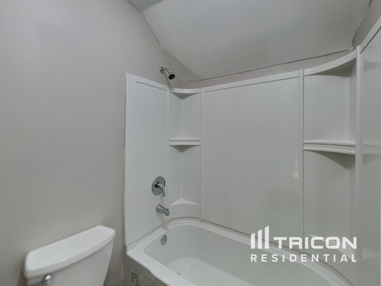 Building Photo - 5025 Cascade Overlook SW