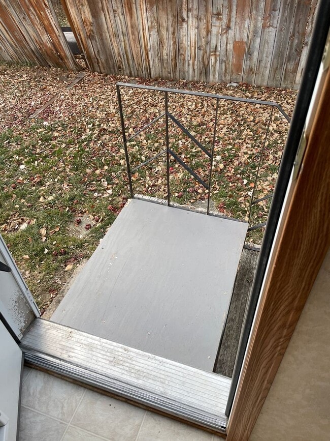 Building Photo - Wonderful 3 Bed 2 Bath In-Town