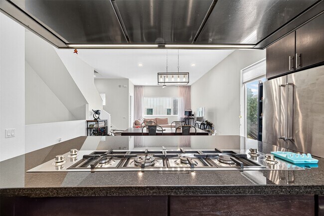 Building Photo - 1232 W 24th St