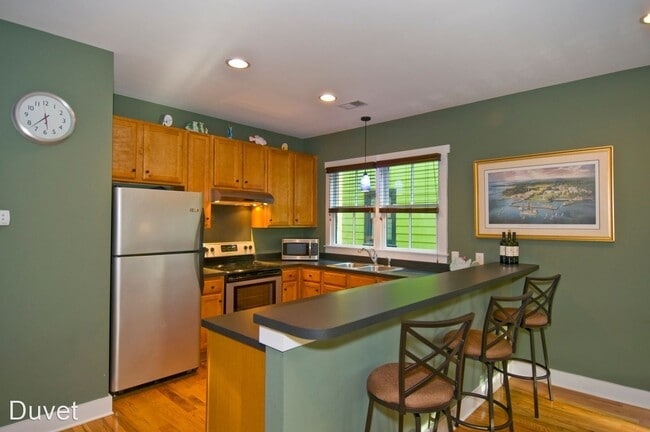 Building Photo - 4 br, 3.5 bath House - 76 Morris Street A