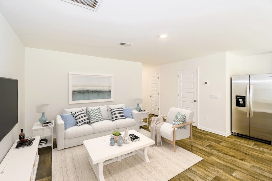 Building Photo - 110 Striker Rd