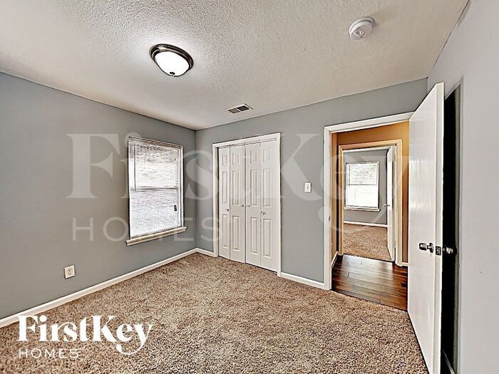 Building Photo - 626 Warren St