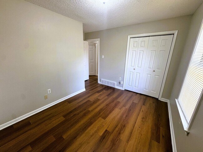 Building Photo - 6625 Chauncey