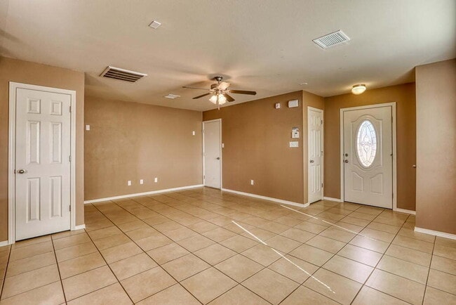Building Photo - Cozy and Beautiful Home-3217 Willie Cager El Paso, Texas 79938 Lease today!