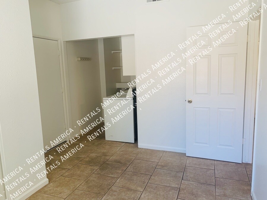 Building Photo - 2723 S Estrella Cir