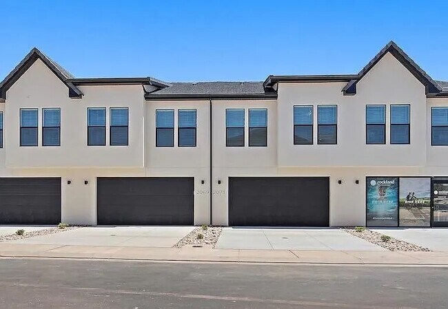 Building Photo - 2065 S Grandiflora Rd
