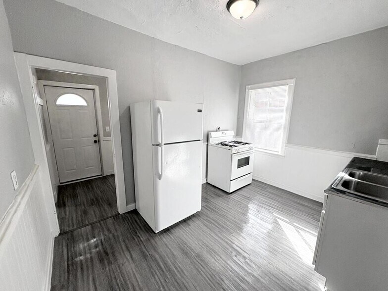 Building Photo - 2708 7th Ave