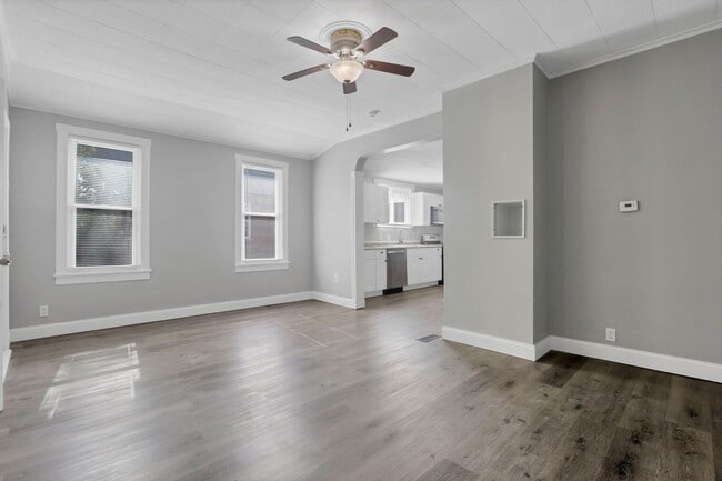 Building Photo - 341 E Markison Ave
