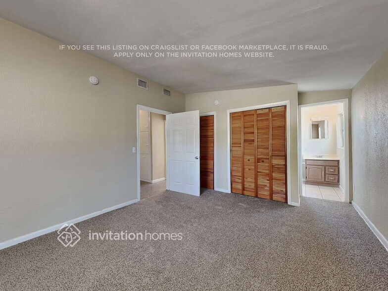 Building Photo - 2209 Curtis Dr S