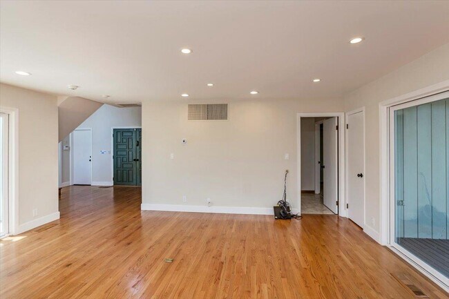 Building Photo - 13434 Old Oak Way
