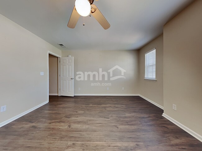 Building Photo - 202 Short Woods Ct