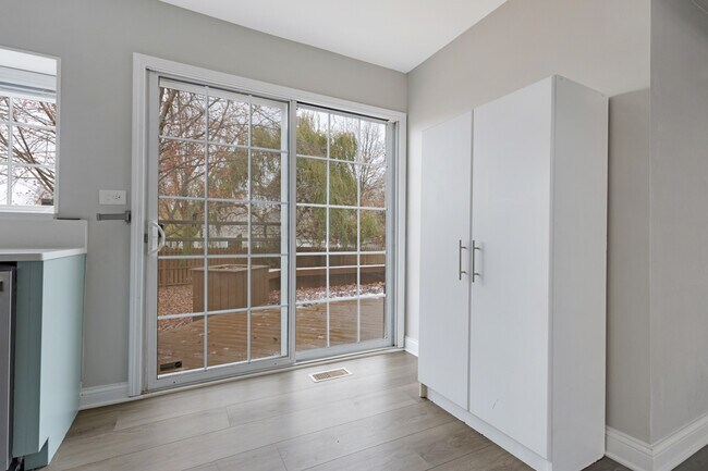 Building Photo - 3238 Gresham Ln E