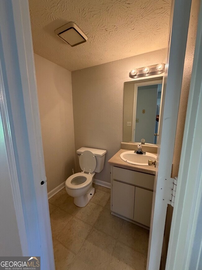Building Photo - 1337 Sweet Pine Dr