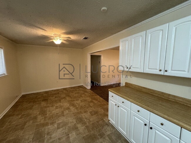Building Photo - 3203 Harle St