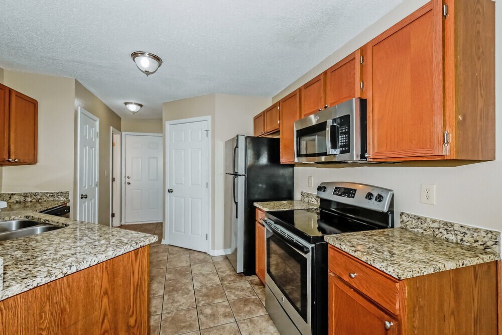 Building Photo - 1107 Crescent Dr