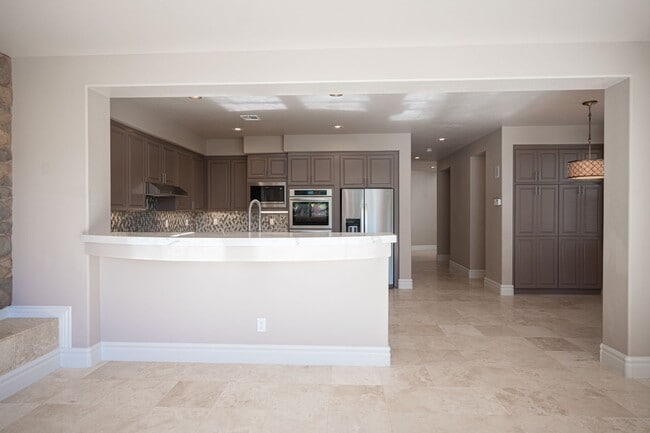 Building Photo - Live The Red Rock Country Club Lifestyle!!