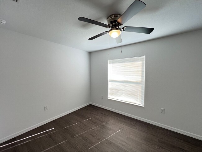 Building Photo - AWESOME 3 BD/2BA Home in Ocklawaha!! Available now!!