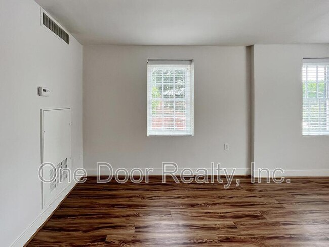 Building Photo - 732 Scotland St