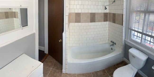 Building Photo - Charming Coming Street Retreat in the Heart of Historic Charleston