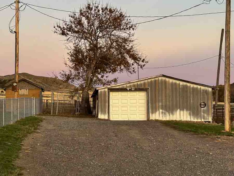 Building Photo - 1606 Indian Creek Frontage Rd