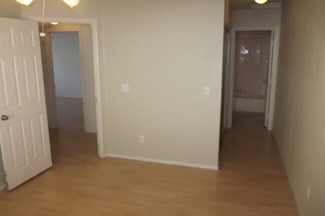 Building Photo - Northwest