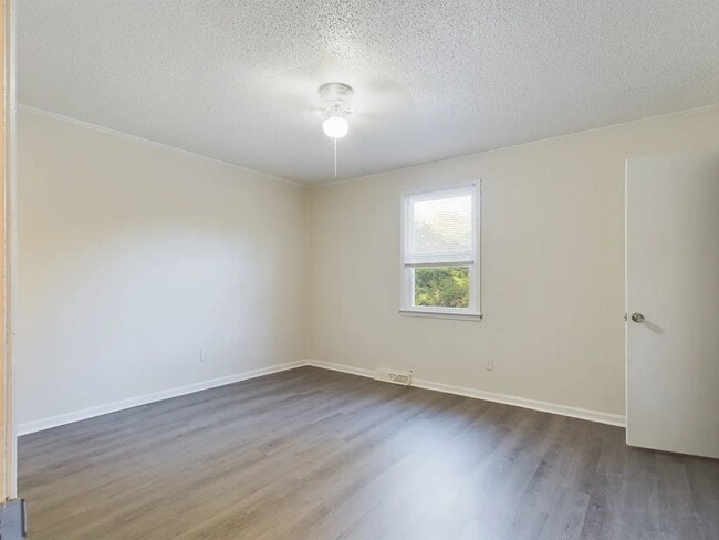 Building Photo - 622 Eastview Ct
