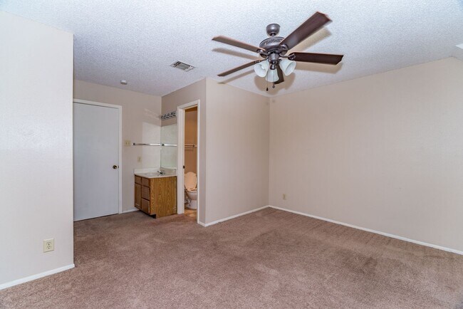 Building Photo - 12205 Magnolia Blossom St
