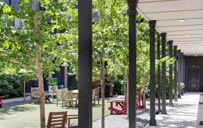 Building Photo - 111 E 4th St