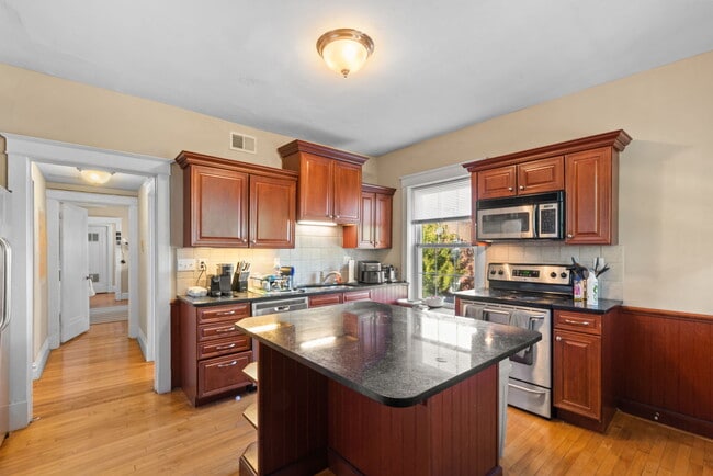 Building Photo - 740 Leland Ave