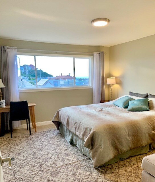 Building Photo - 1585 10th Ave