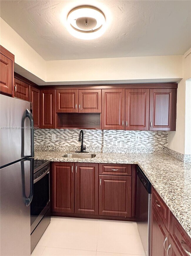 Building Photo - 2715 Tigertail Ave