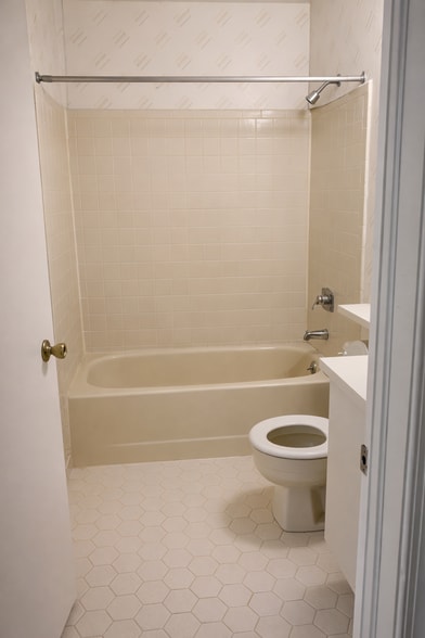 Building Photo - 177 Applegate Ln