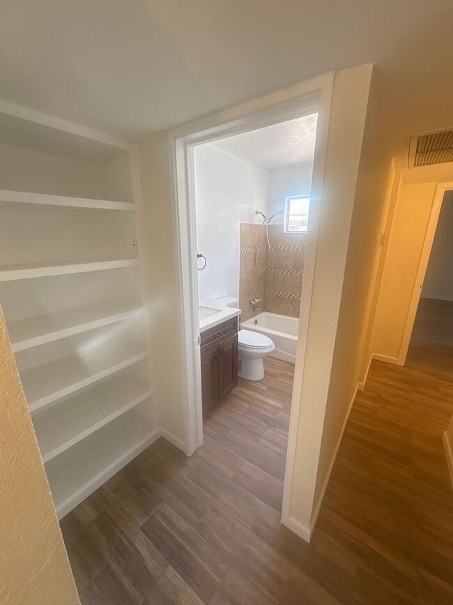 Building Photo - 2746 W Glenrosa Ave