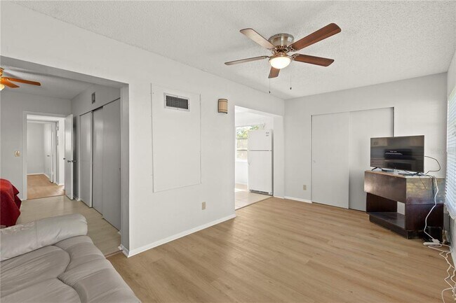 Building Photo - 2428 Columbia Dr