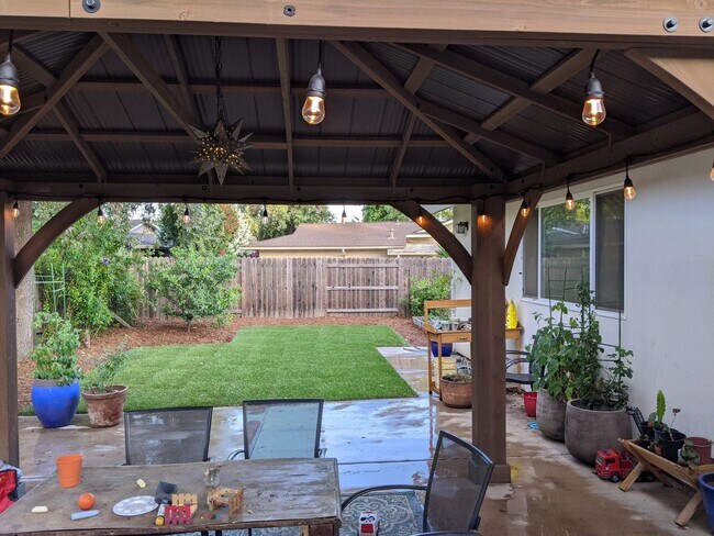 Building Photo - Beautifully remodeled East Davis home available August 5!