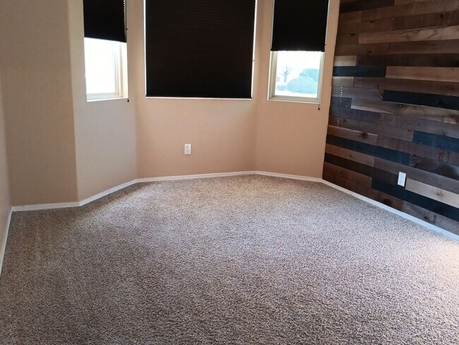 Building Photo - 3 Bedroom, 2 Bathroom Home! Schedule a Showing Today!