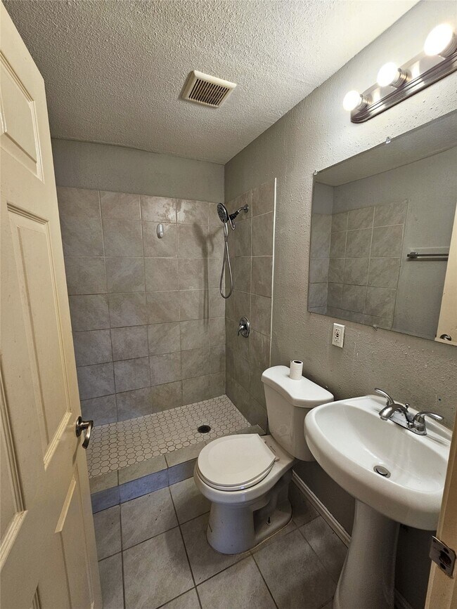 Building Photo - 5935 Beldart St