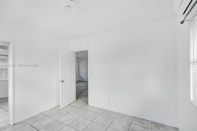 Building Photo - 29 SW 8th Ave