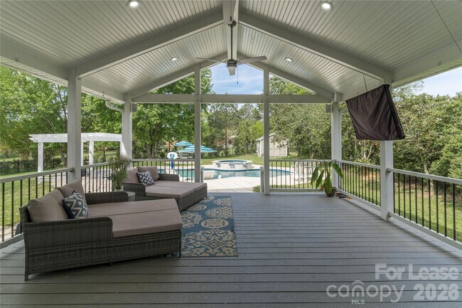 Building Photo - 16647 Greenfarm Rd