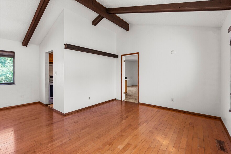 Building Photo - 5916 Wolf Creek Pl