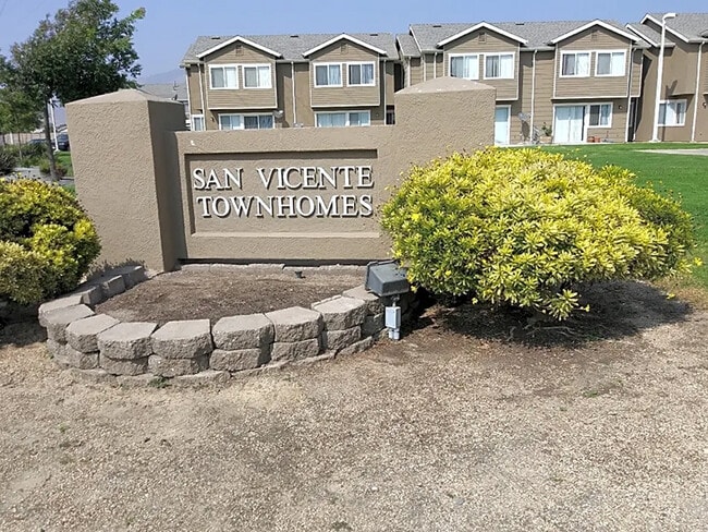 Building Photo - San Vicente Townhomes