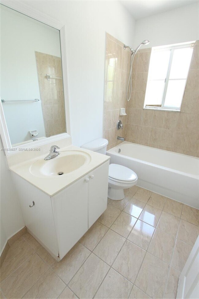 Building Photo - 26271 SW 135th Ave