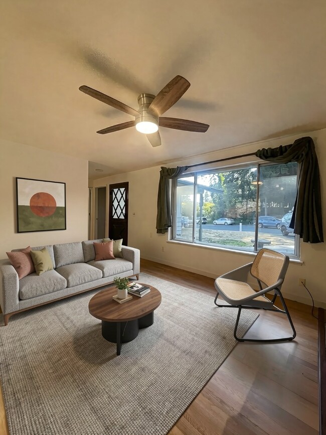 Building Photo - Private Cul-de-Sac Gem with Spacious Backyard!