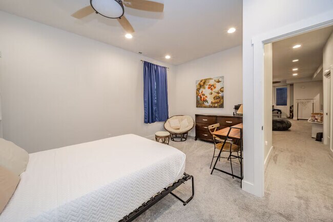 Building Photo - 930 Elm St