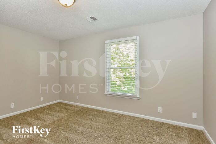 Building Photo - 609 W Creek Dr