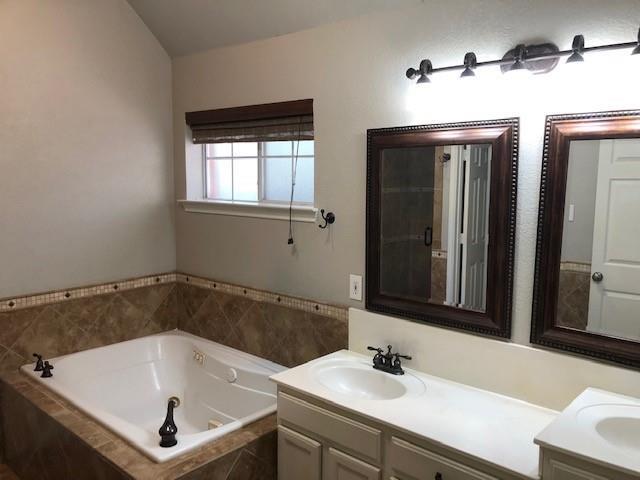 Building Photo - 600 Bel Air Dr