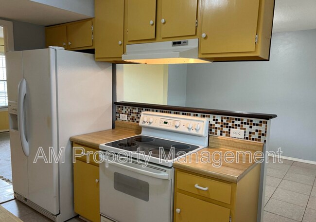Building Photo - 402 Thompson Dr