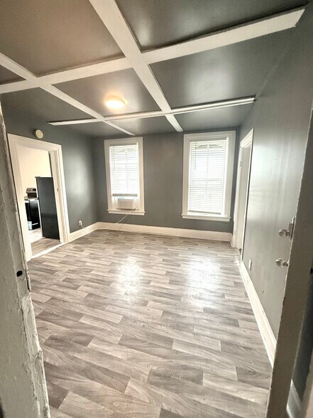 Building Photo - 822 Avenue F