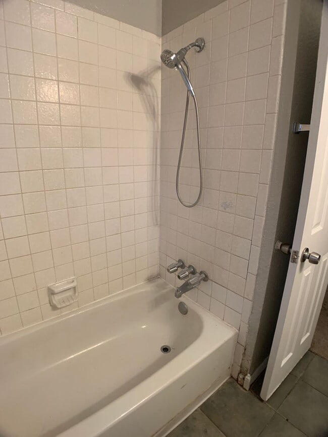 Building Photo - 3 Bedroom Edmond Duplex